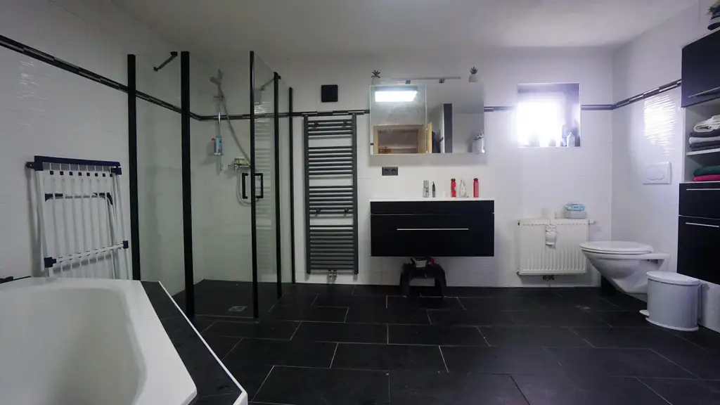 Bauernhaus mit Nebengebäude und Feldern in Durchham