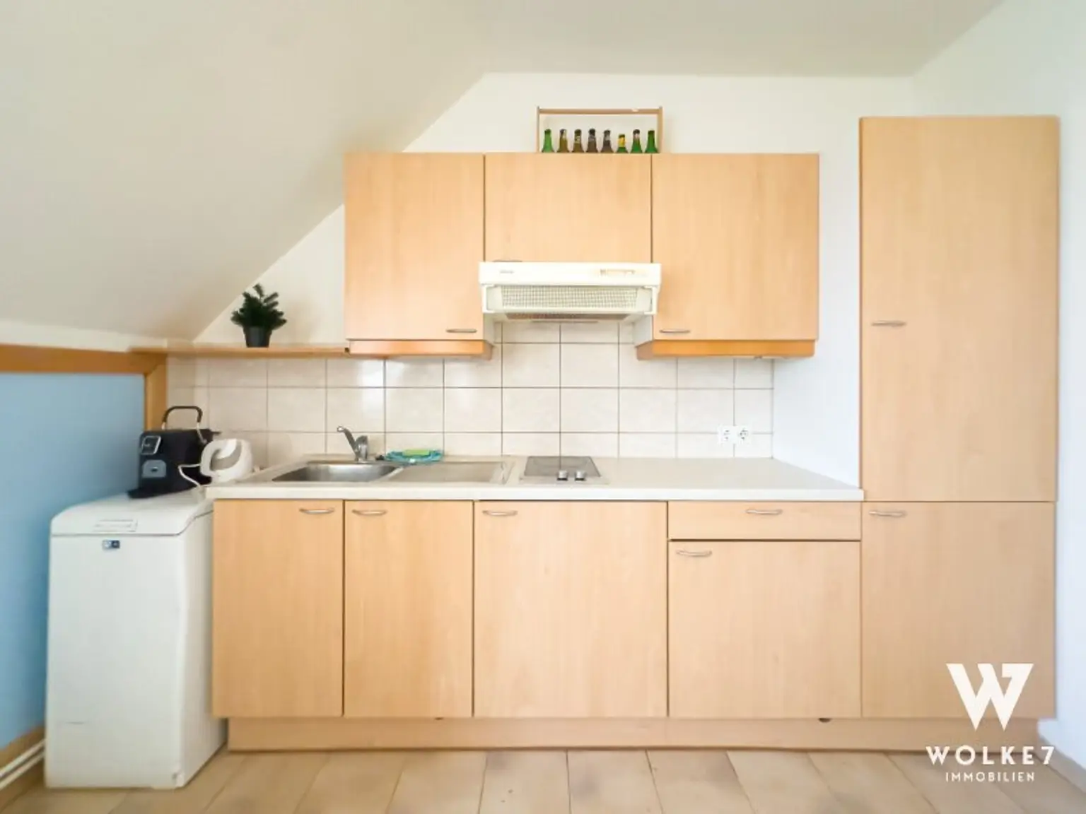 Sonnige Dachgeschosswohnung am Keplerplatz – Top Lage U1