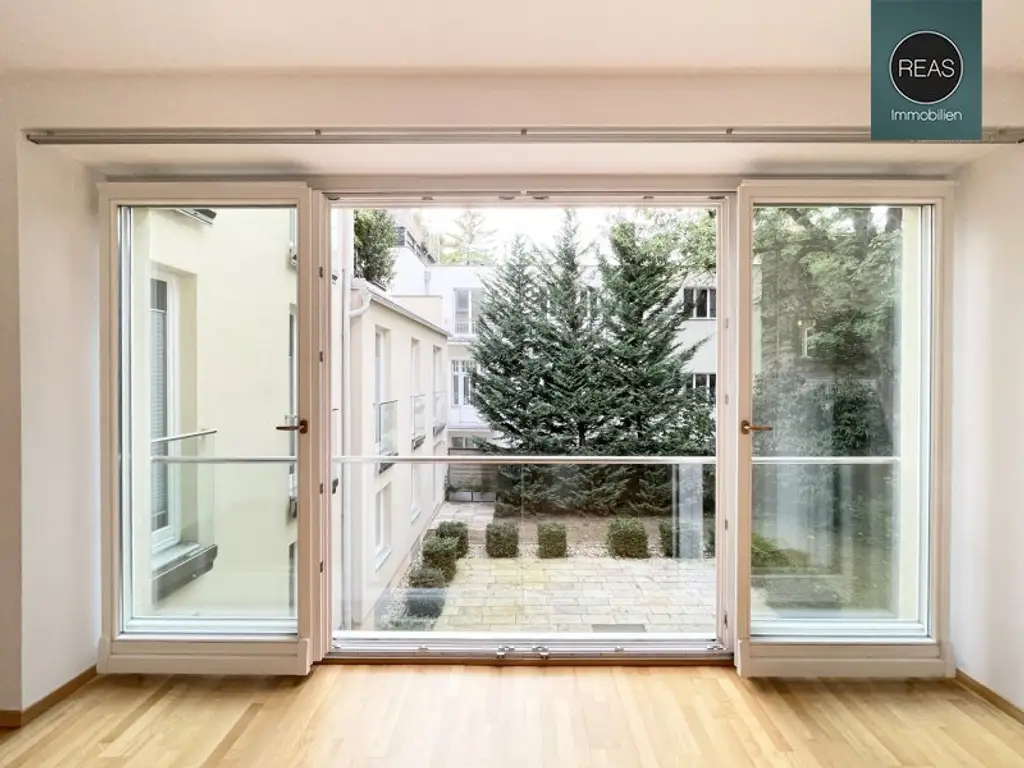 Provisionsfrei: Wunderschönes Apartment mit ruhiger Balkon-Terrasse bei der Orangerie Schönbrunn!