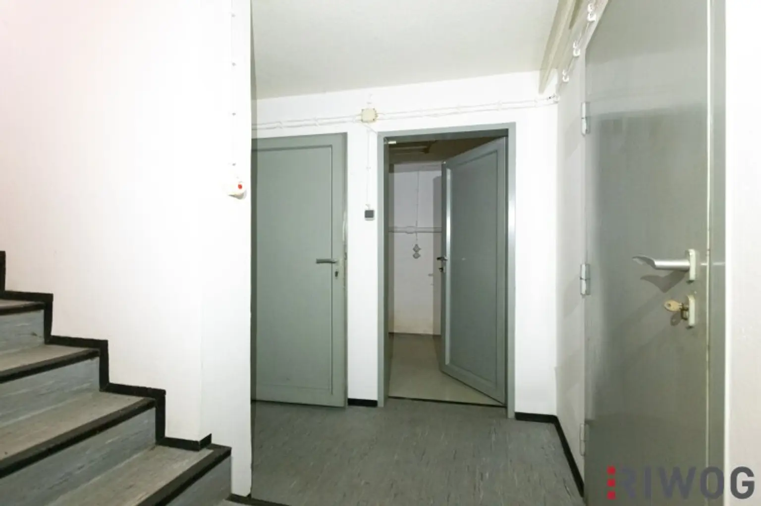 EIN- ODER ZWEIFAMILIENHAUS, gute Substanz, Modernisierungsbedarf