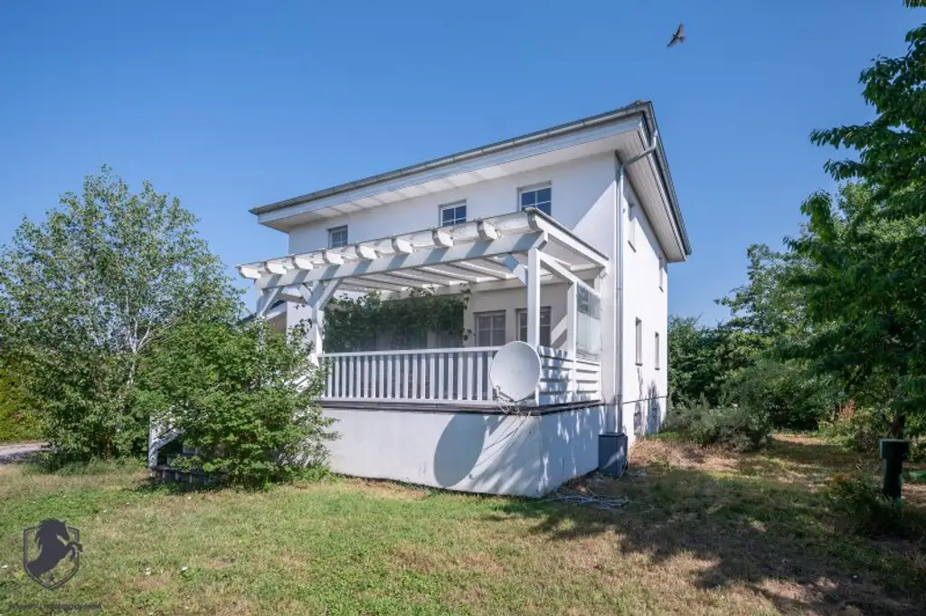 Exklusives Niedrigenergie-Einfamilienhaus mit Vollkeller auf 1.008 m² Grundstück in ruhiger Bestlage von Pixendorf
