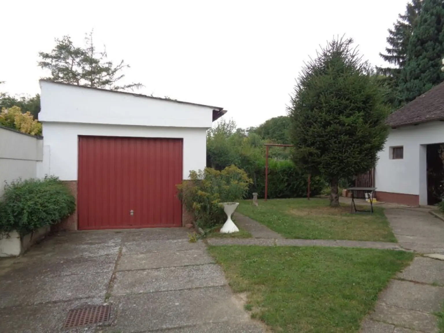 Zistersdorf/ A5 -Nähe: Wohnhaus mit Garten und Garage in absoluter Ruhelage