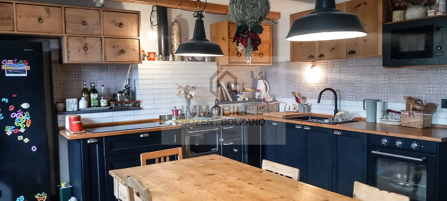 Schöne, renovierte Wohnung in einem alten Bauernhaus, in Ruffrè zu verkaufen