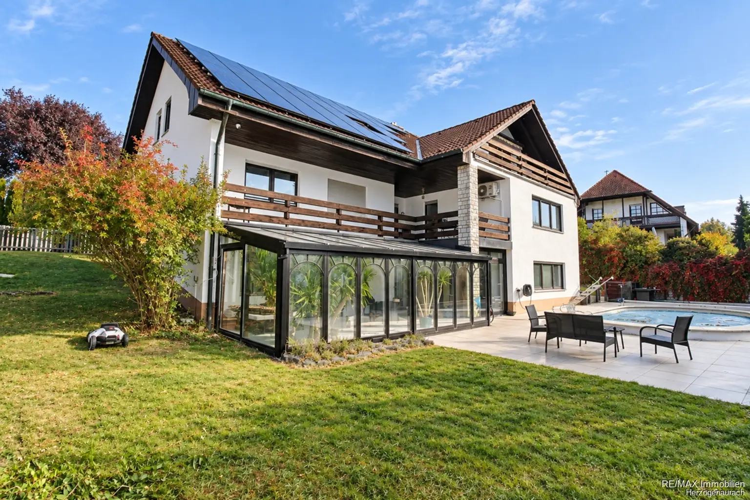 Ansicht Garten und Pool