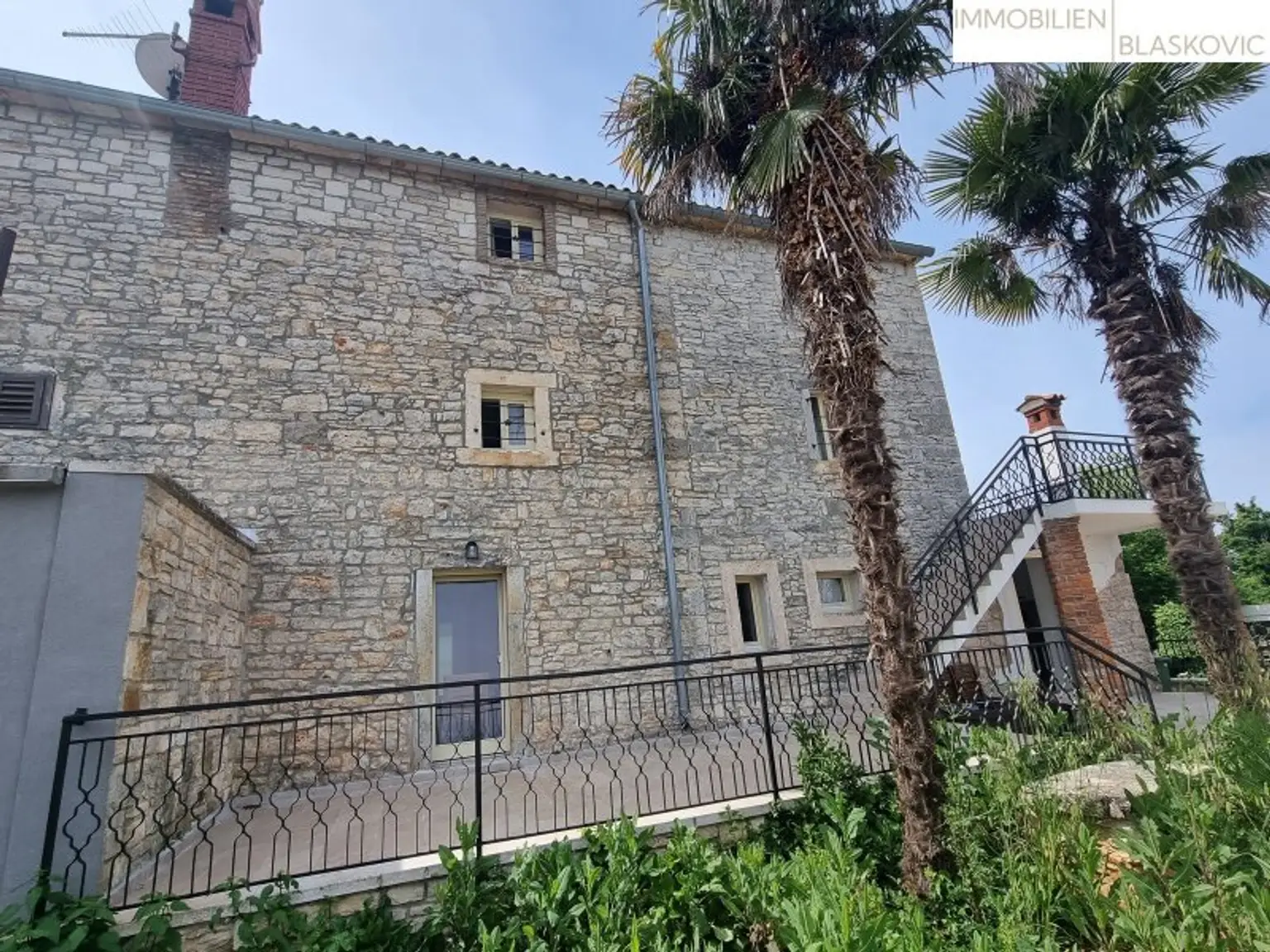 Juwel - Restauriertes Steinhaus mit Pool und Meerblick