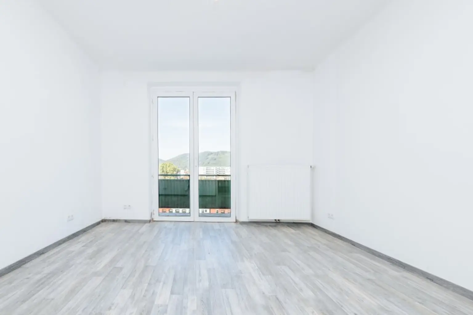 PROVISIONSFREI I RENOVIERT I ELEGANTE DUSCHE I EXKLUSIVE EINBAUKÜCHE I NÄHE ZUM BAHNHOF I TIERFREUNDLICH I ZEITGEMÄSS WOHNEN I OPTIMALE RAUMAUFTEILUNG I PROJEKT WOHNEN I