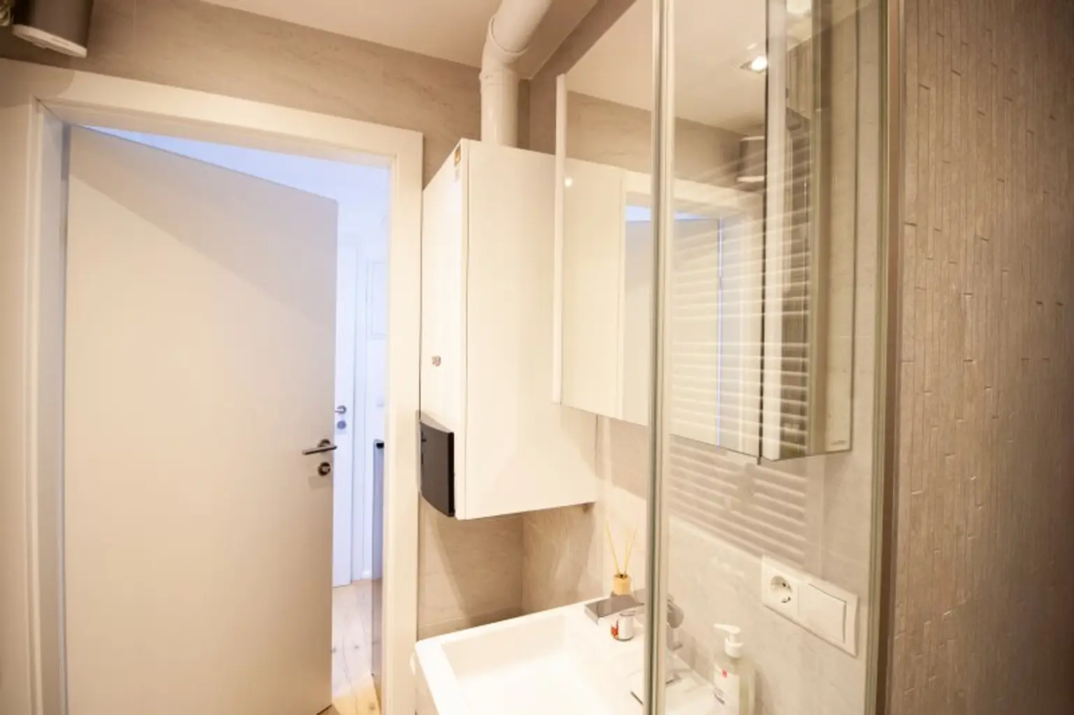 Modernes Maisonette-Juwel mit Terrasse im 3. Bezirk – Tischlerküche, 2 Bäder & Klimaanlage