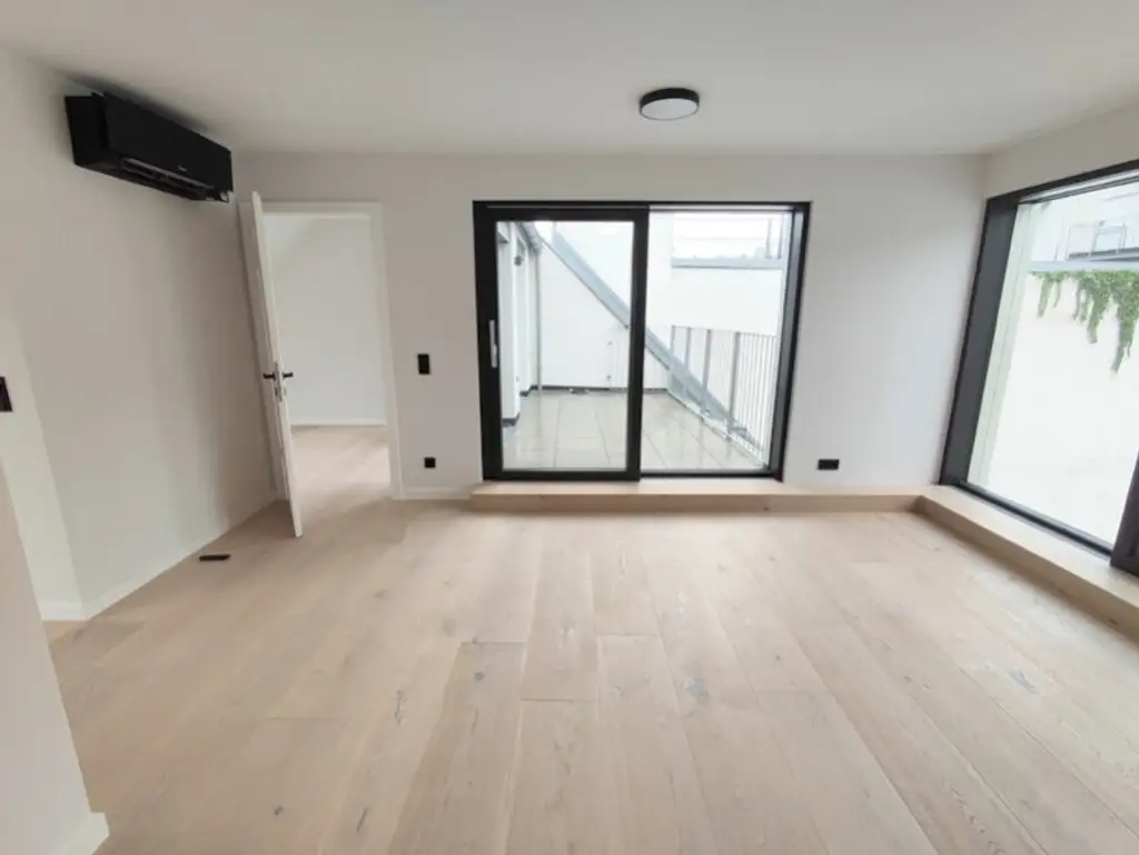 Krongasse! Erstbezug Penthouse mit 3 Terrassen und privatem Liftzugang auf frisch saniertem Altbau! Top17