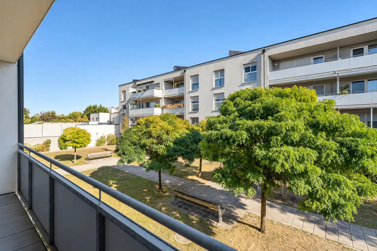 ** Barrierefreie 2 Zimmer Wohnung mit großer Loggia ! **