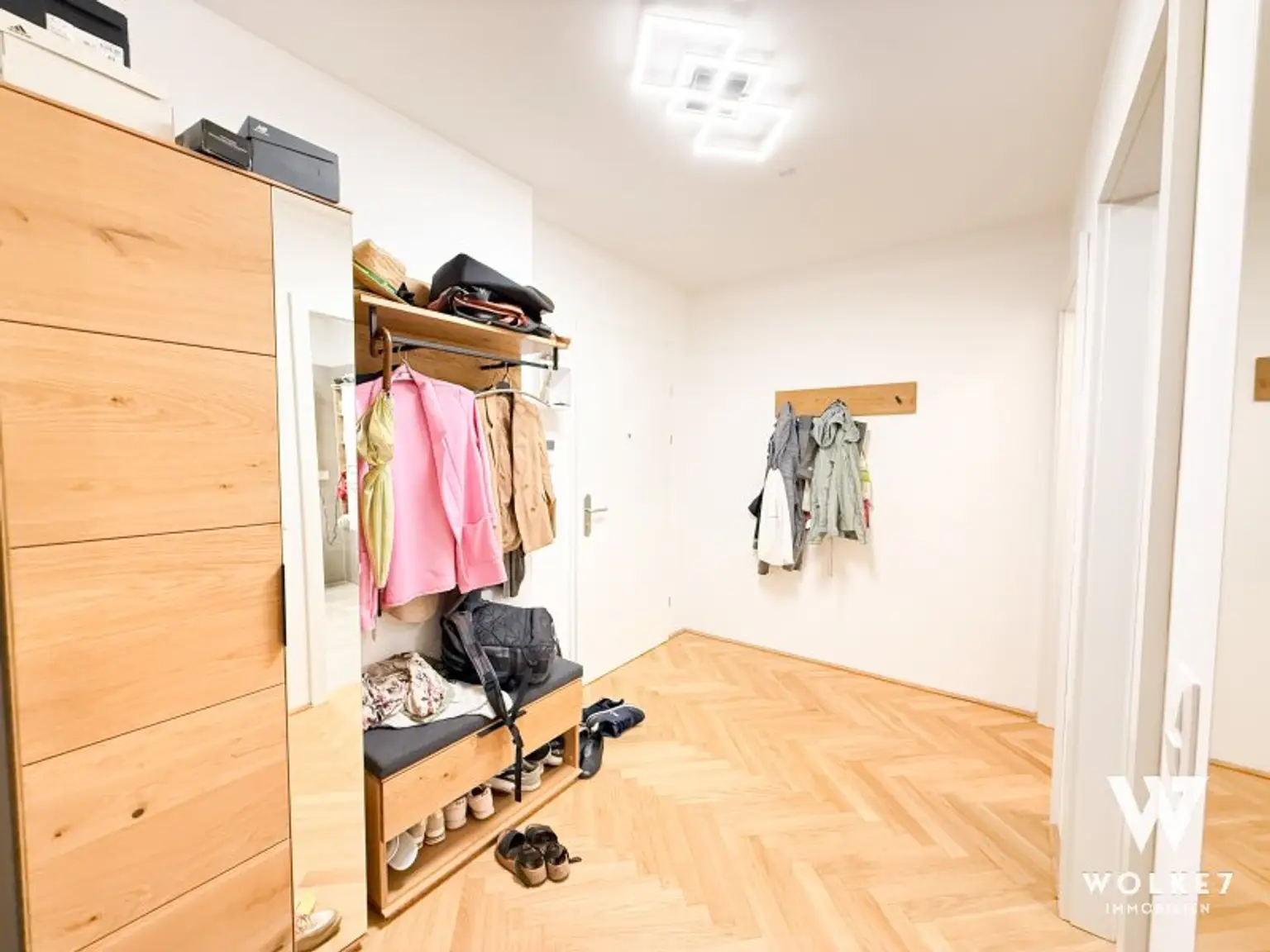 Klassischer Altbau trifft modernen Luxus – Helle kernsanierte 2-Zimmer-Wohnung mit Balkon & Tiefgarage in bester Lage von Margareten