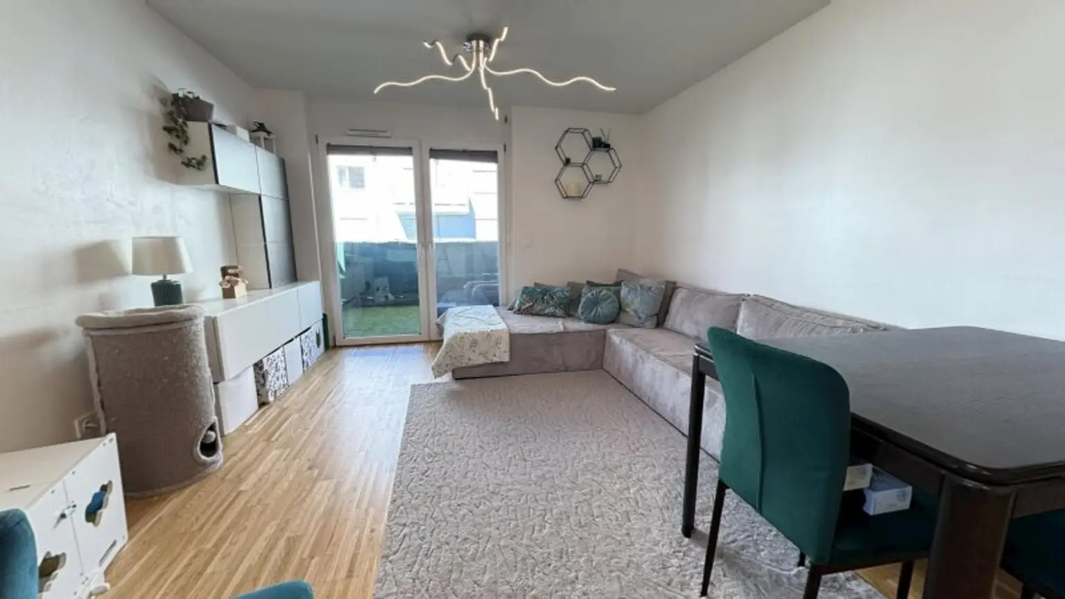 +NEU+ Ihr liebevoller und hochwertiger Rückzugsort im Grünen – Sonnige 3-Zimmer-Wohnung mit Balkon & bester Anbindung