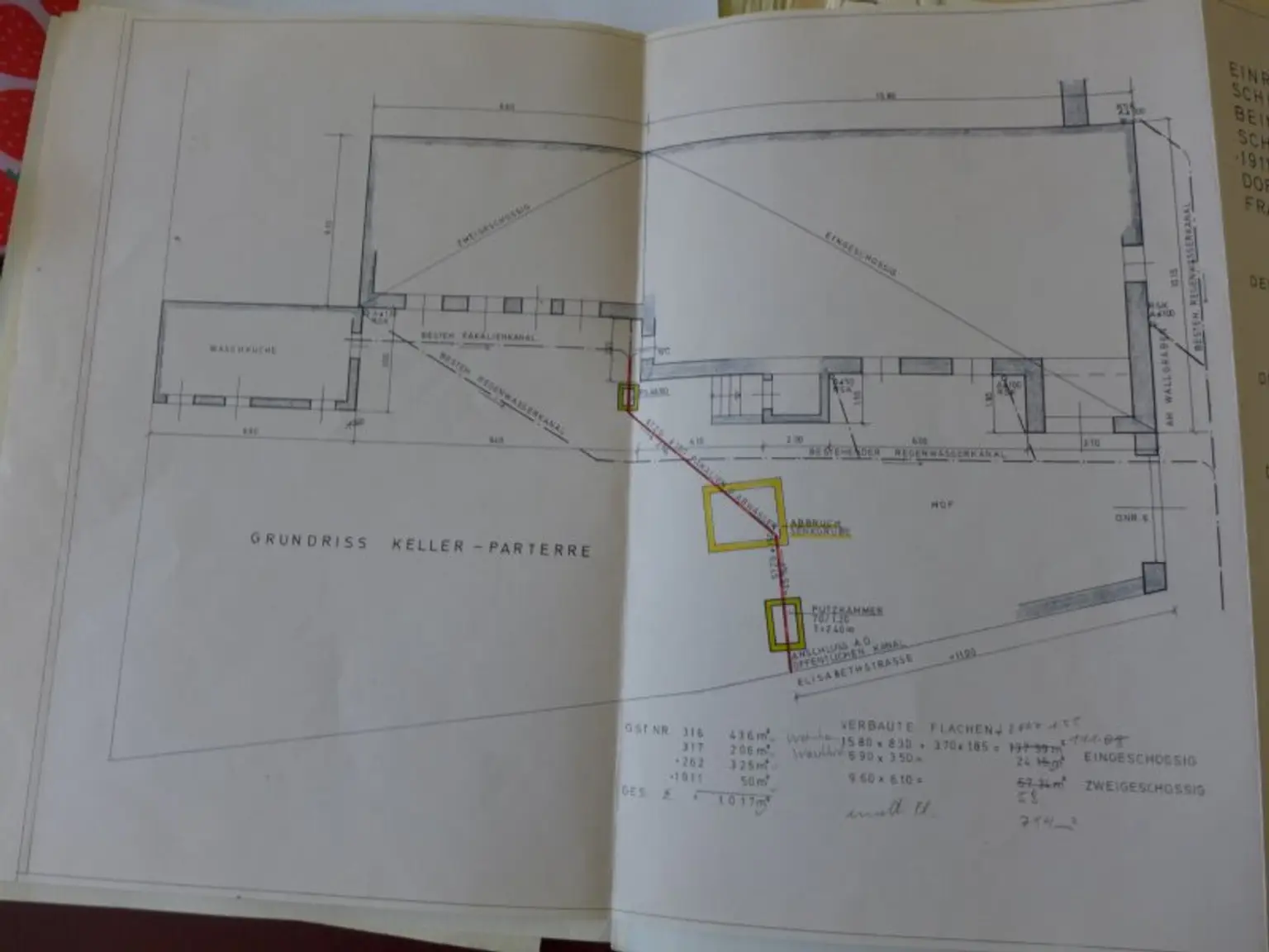 Historisches Gebäude mit großen Weinkeller mit Gewölbe im Zentrum von Perchtoldsdorf