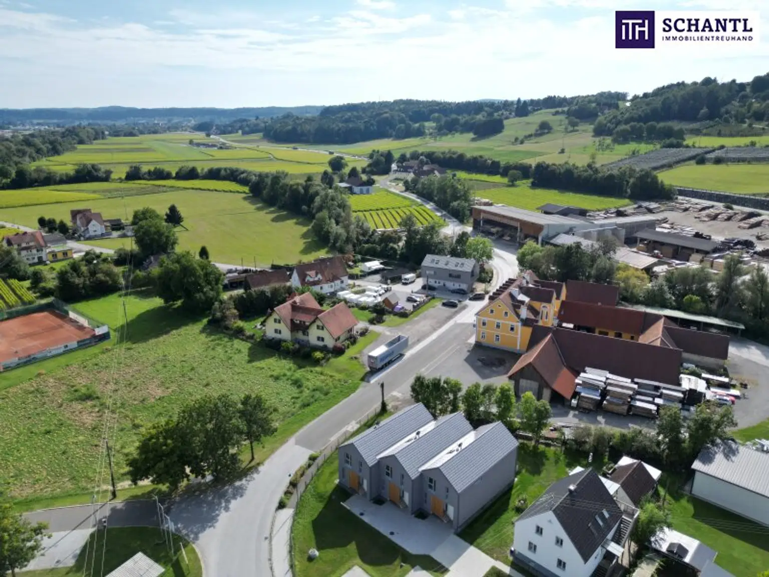 Ankommen. Aufatmen. Im Grünen Zuhause sein. Ein modernes Reihenhaus mit sonnigem Garten & Raum zum Leben.