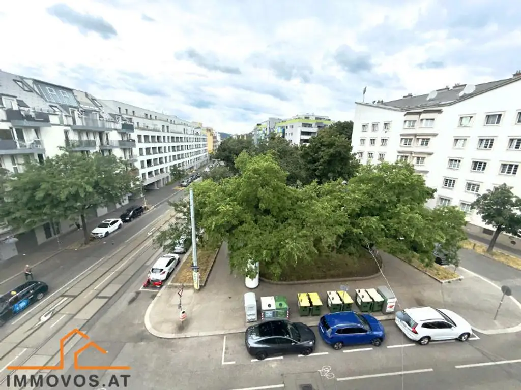 ECK-ALTBAUWOHNUNG sanierungsbedürftig