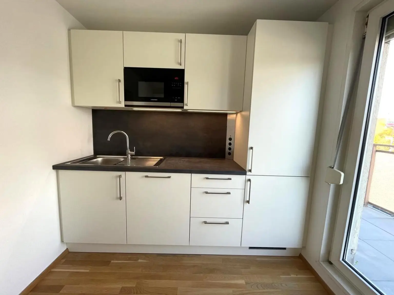 In Kürze frei. 3 Zimmer + Kabinett und 2 große Dachterrassen. Alles wie neu...!!!