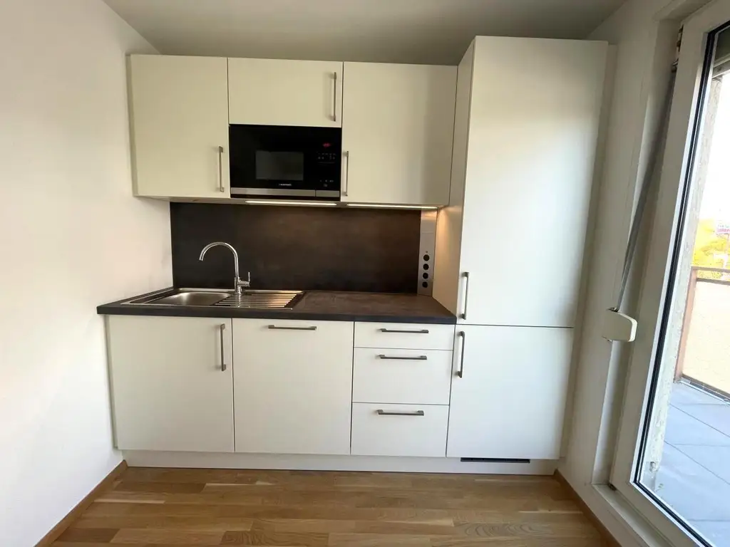 In Kürze frei. 3 Zimmer + Kabinett und 2 große Dachterrassen. Alles wie neu...!!!
