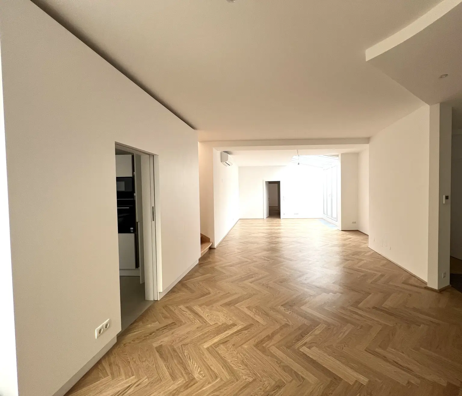 Klimatisierte 5-Zimmerwohnung mit 72 m² Terrasse am Kohlmarkt / Air conditioned 5-room flat with 72 m² terrace on Kohlmarkt