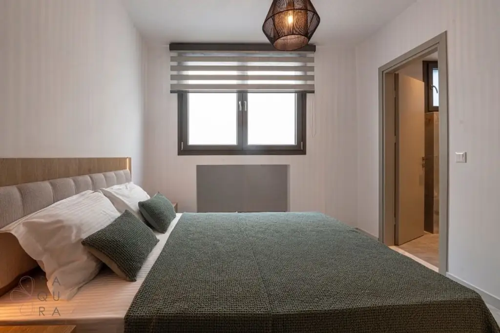 Exklusive Neubau-Maisonette in Polihrono – Drei Etagen moderner Luxus am Meer