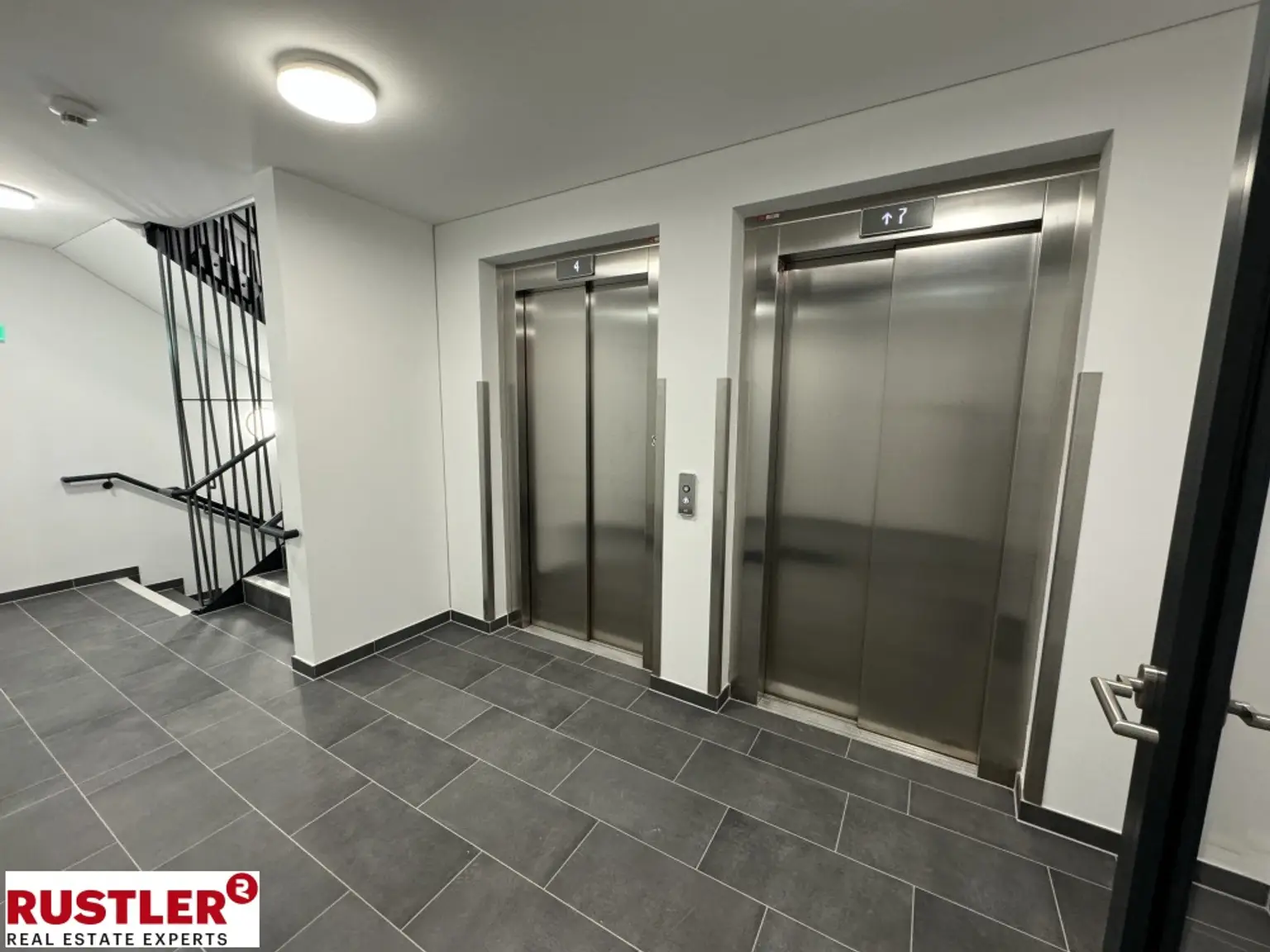 **ATTEMSGARTEN - HOCHWERTIGE 4 Zi WOHNUNG INKL. KÜCHE - 2 TERRASSEN - 2 BÄDER UND FITNESS**