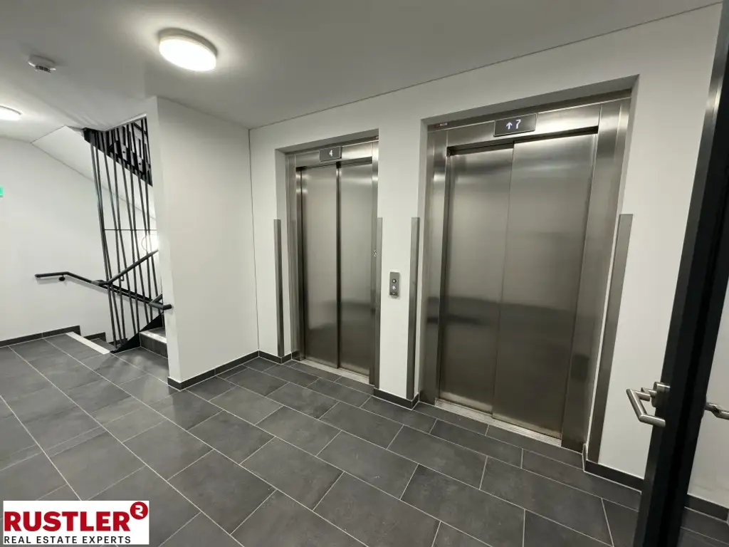 **ATTEMSGARTEN - HOCHWERTIGE 4 Zi WOHNUNG INKL. KÜCHE - 2 TERRASSEN - 2 BÄDER UND FITNESS**