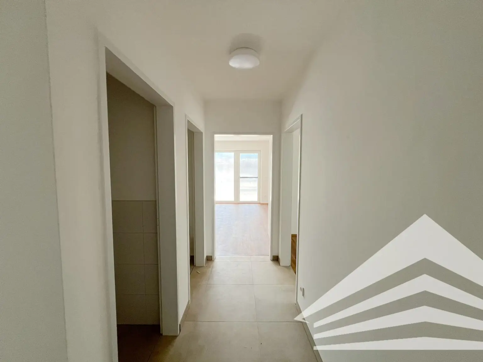 Hochwertig ausgestattete 3-Zimmer Wohnung mit großem Balkon in Puchenau!