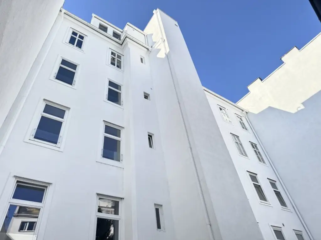 Lichtdurchflutete Dachgeschosswohnung mit Galerie und Blick über die Stadt - Nahe Mariahilfer Straße & Westbahnhof
