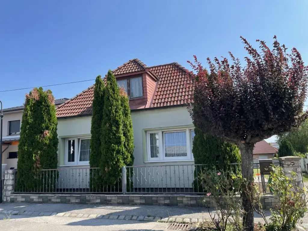 CHARMANTES EINFAMILIEN-HAUS MIT GROSSEM GARTEN - RUHELAGE!