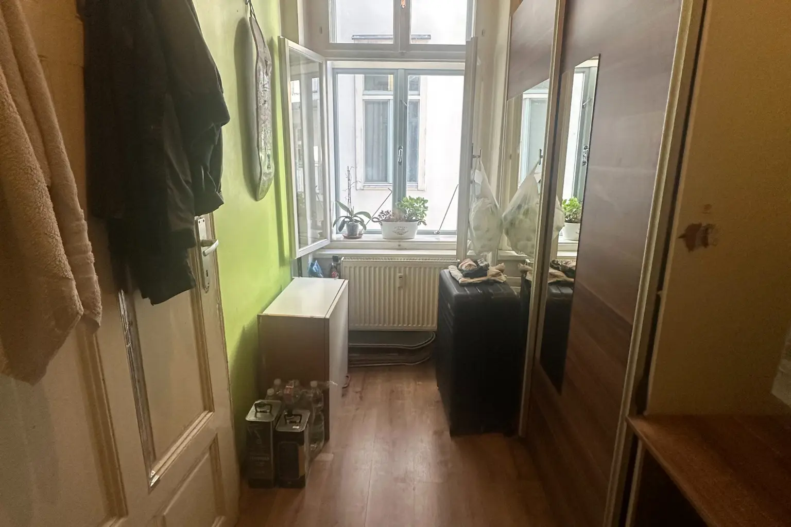 Anlegerwohnung in ruhiger Seitengasse unweit der U6 Station Gumpendorfer Straße