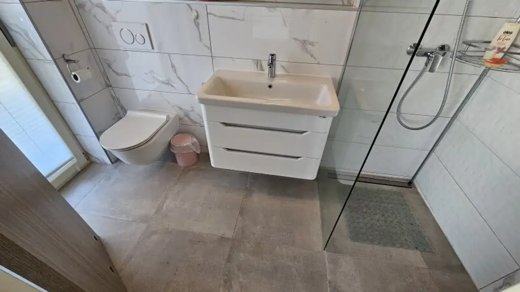 Luxuriöse Wohnung mit Garage & Meerblick an der istrischen Adria in Novigrad