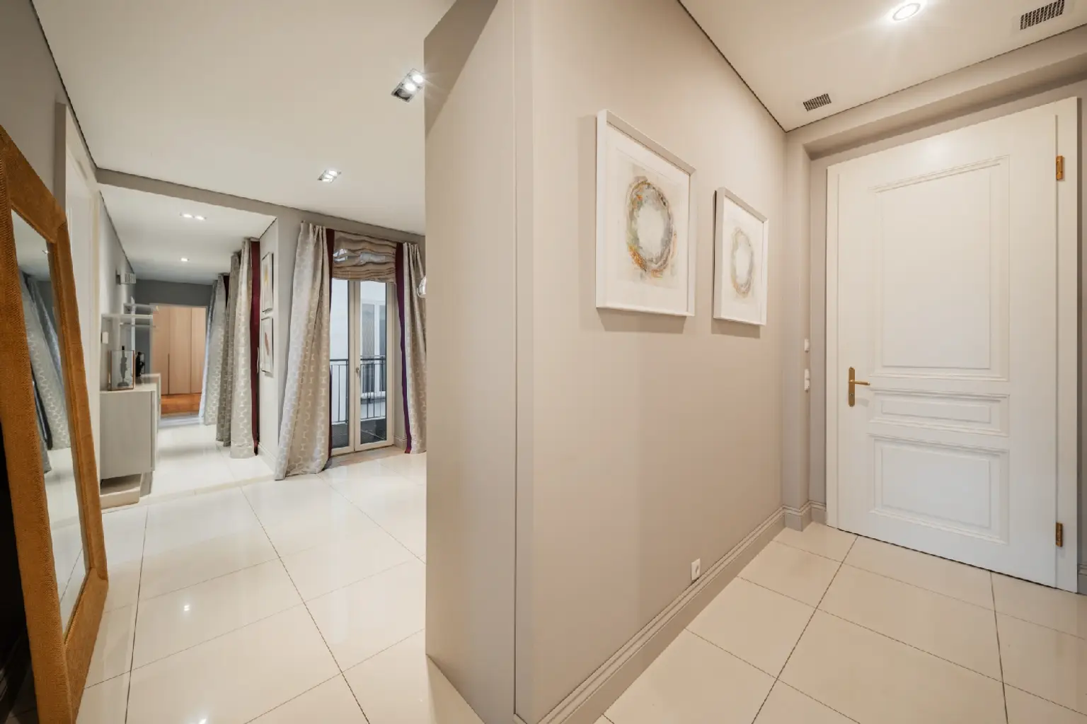 Vollmöblierte Luxus Altbauwohnung gegenüber Palais Liechtenstein