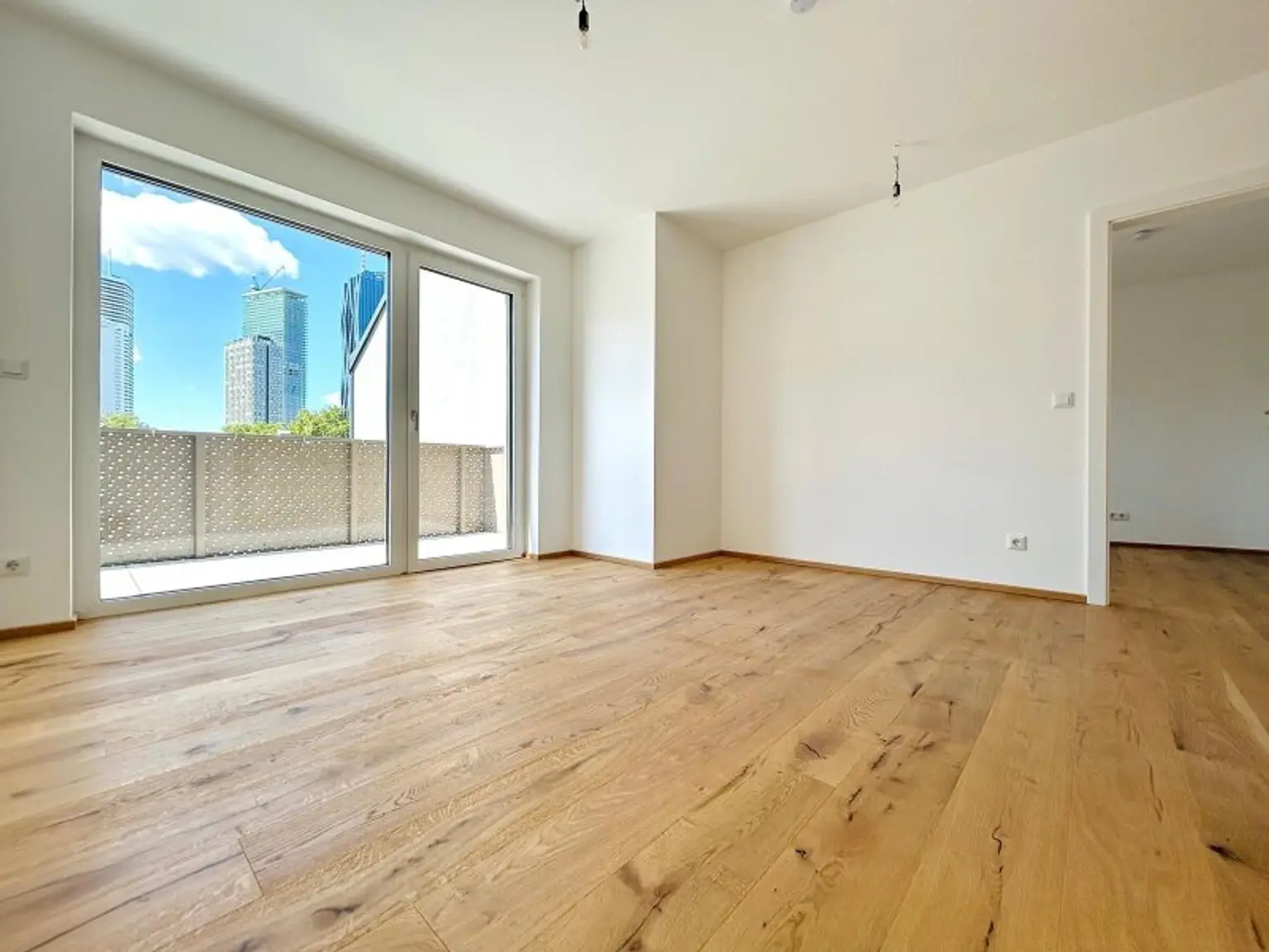 Provisionsfreie, klimatisierte Dachgeschosswohnung nahe der UNO-City – 2 Terrassen, Fitnessraum, PKW-Stellplatz – Erstbezug