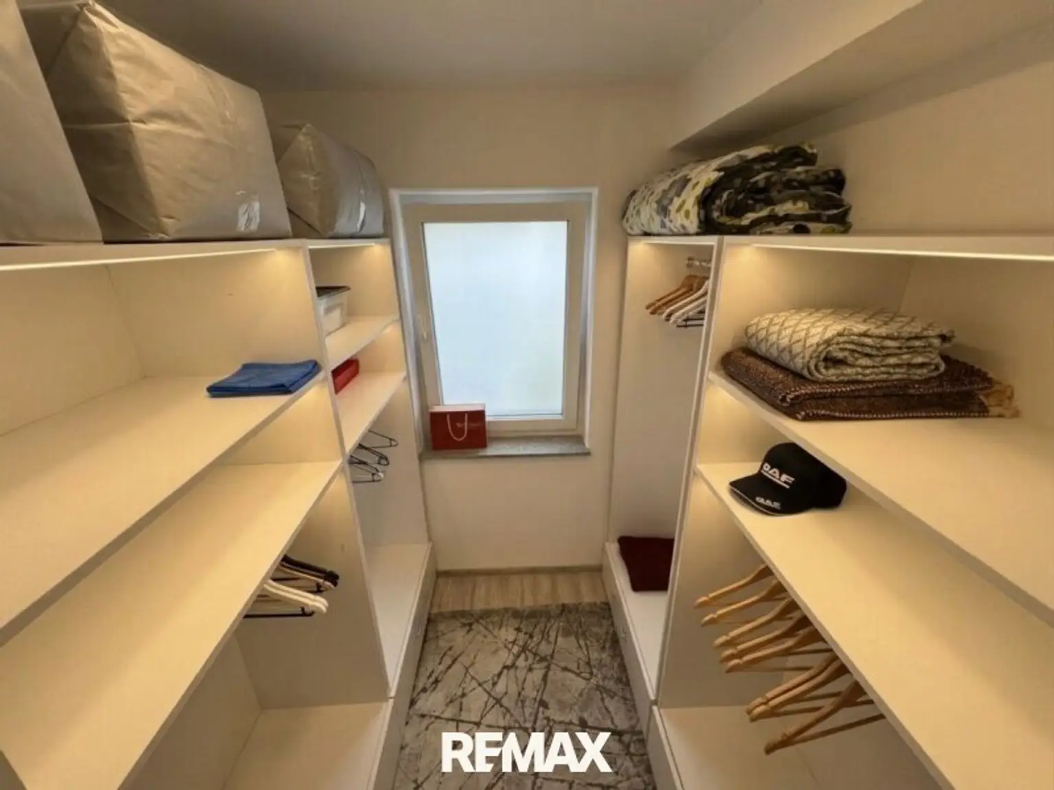 Begehbarer Schrank