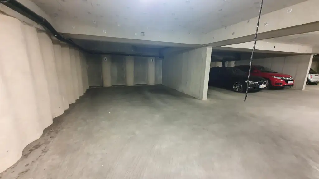 GARAGENPLATZ Geblergasse 15