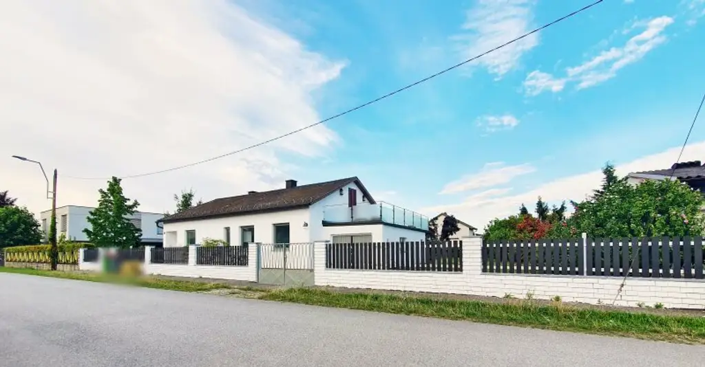 ++TOP++ Seltene Gelegenheit!  Charmantes Einfamilienhaus auf 898 m2 Grundstück - großer Garten!  Sehr ruhig und ZENTRAL gelegen mit eigene Garage!  TOP Anlage +++