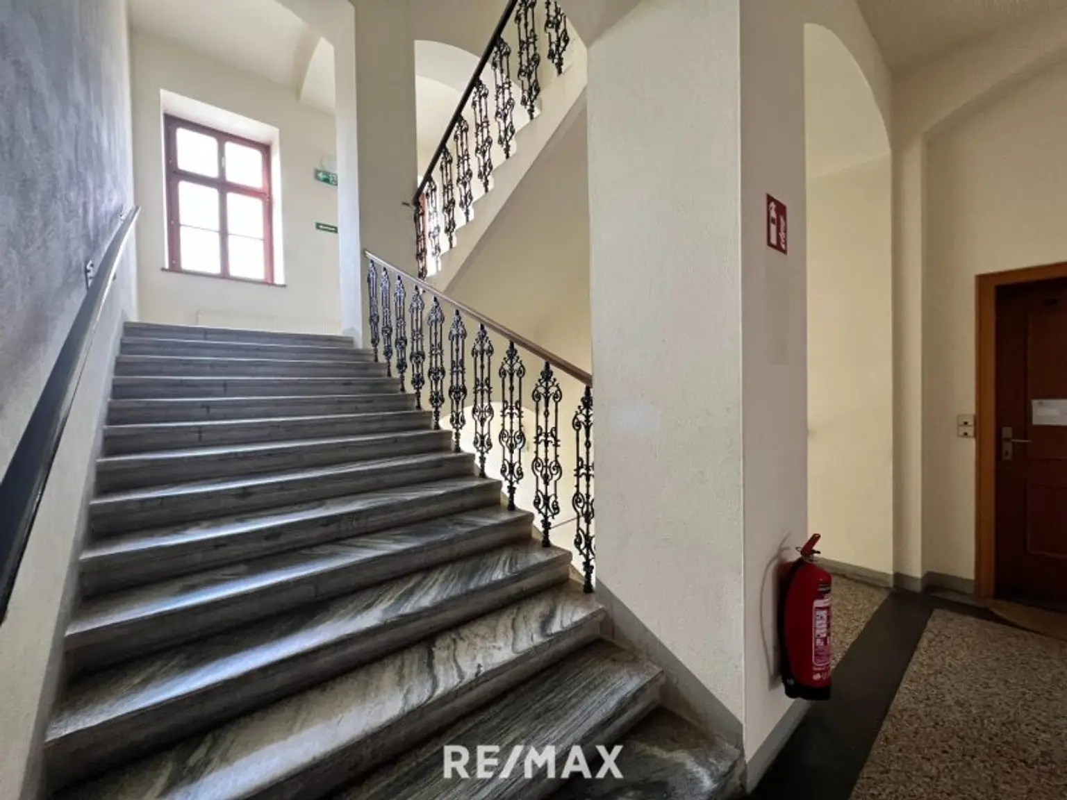 Charakteristisches Zinshaus im Ortszentrum