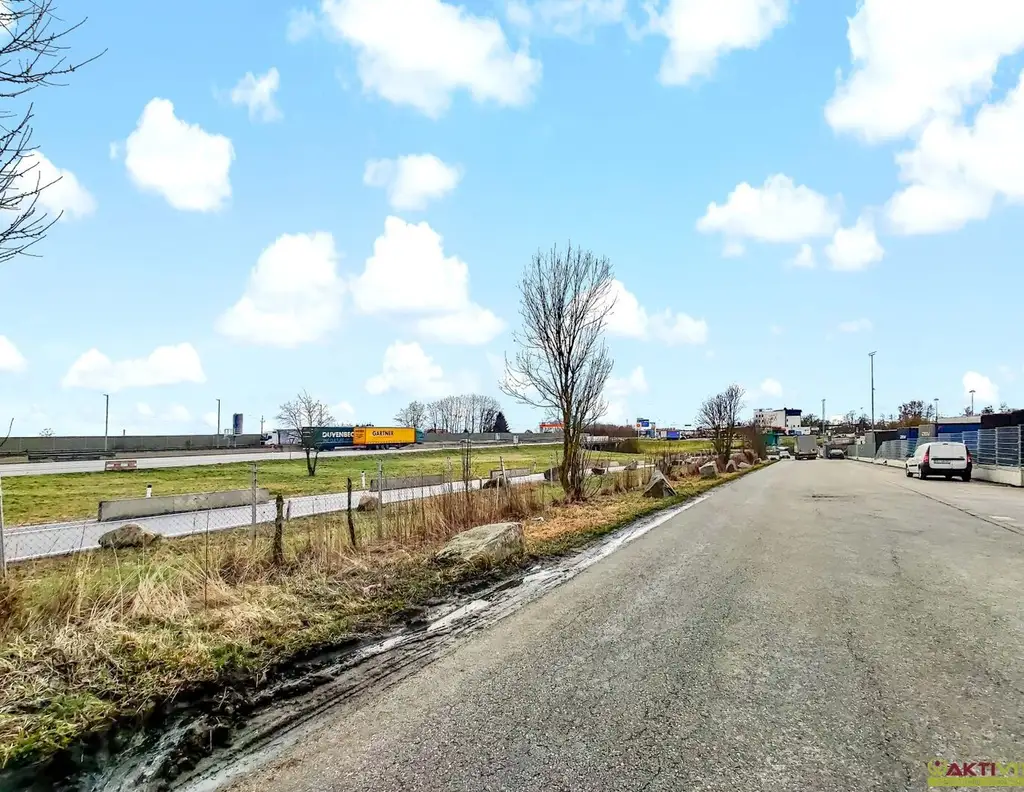 Großes Betriebs-Baugebiet direkt an der Autobahn A8! - Großes Potential als Pacht oder Baurecht. - An der Grenze zu DE.