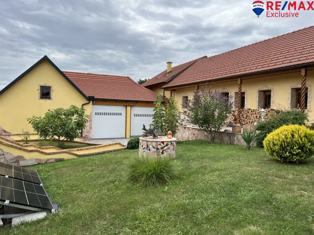 Charmantes Bauernhaus in Schwarzenbach – Ihr neues Zuhause mit Garten und Kamin!