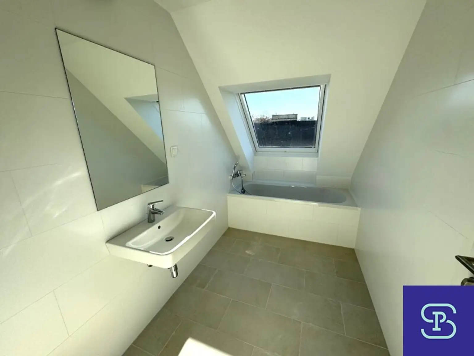 Provisionsfreier 104m² DG-Erstbezug mit Loggia und Einbauküche am Donaukanal - 1200 Wien