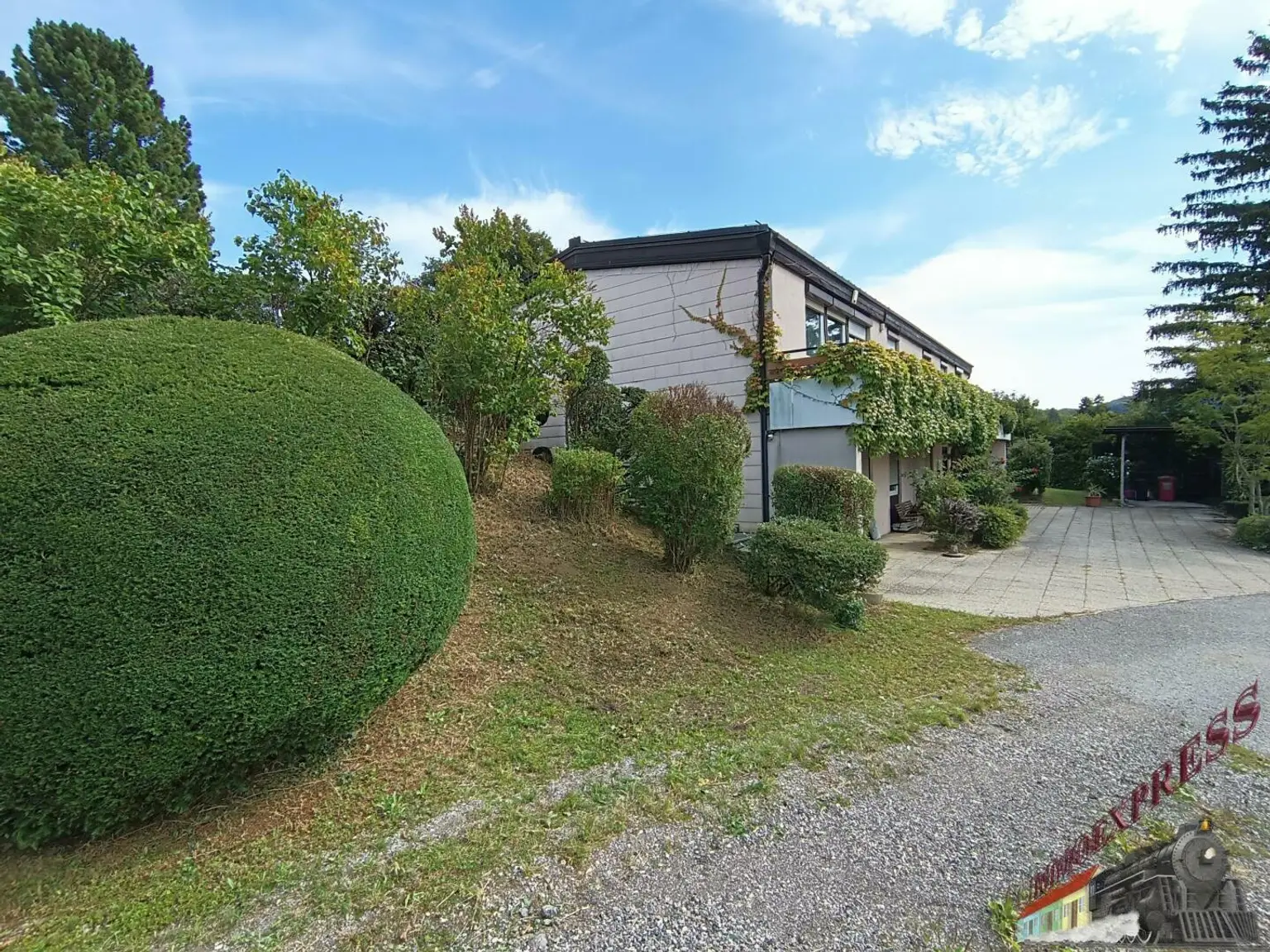 Solides Einfamilienhaus mit großem Garten, Pool und Potenzial - nur 20 Minuten von Wien entfernt
