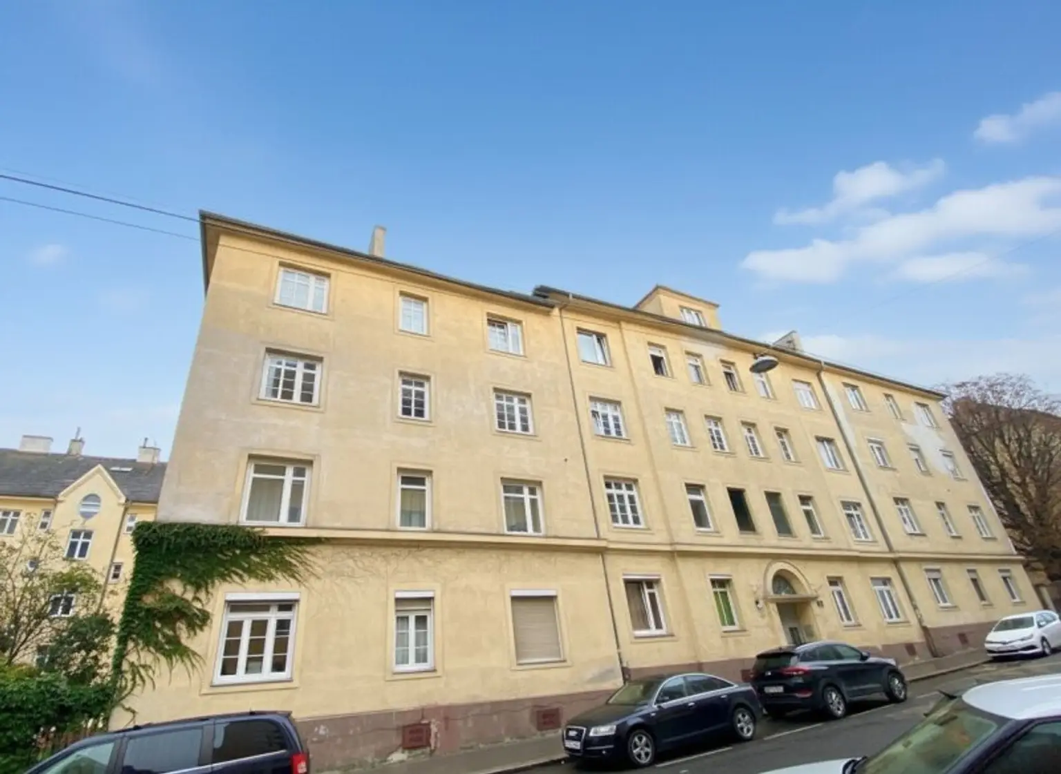 3 Zimmer-Wohnung ZUM SANIEREN, HELL und RUHIG!