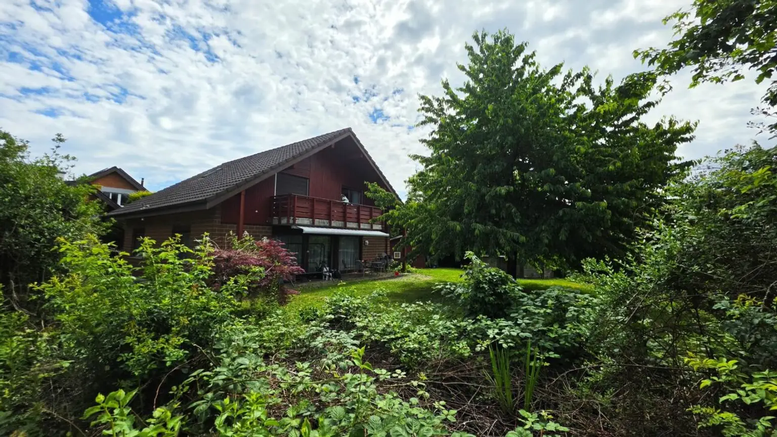 Grosszügigies Einfamilienhaus mit grossem Garten und Weitblick