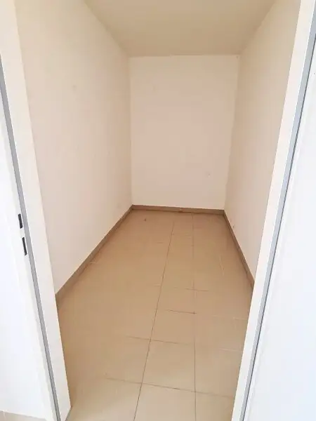 DACHGESCHOSS, gepflegte 103 m2 Neubau mit Loggia und Balkon, Wohnküche, 3 Zimmer, Wannenbad, Parketten, Holbeingasse