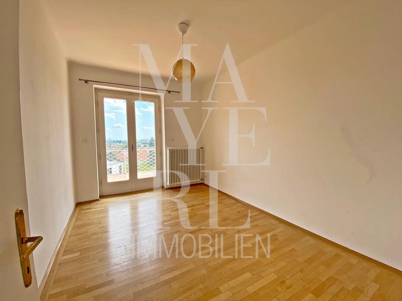 SCHÖNES EINFAMILIENHAUS MIT POOL, TOLLER BLICK, GARAGE & GARTEN