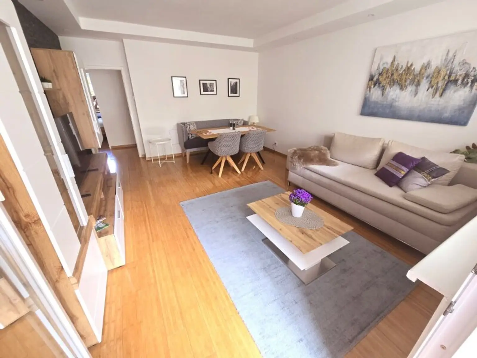 TOP LAGE - Koffer packen und einziehen! - hochwertig ausgestattete, moderne 3-Zimmer Wohnung mit verglaster Loggia - WIE ERSTBEZUG!