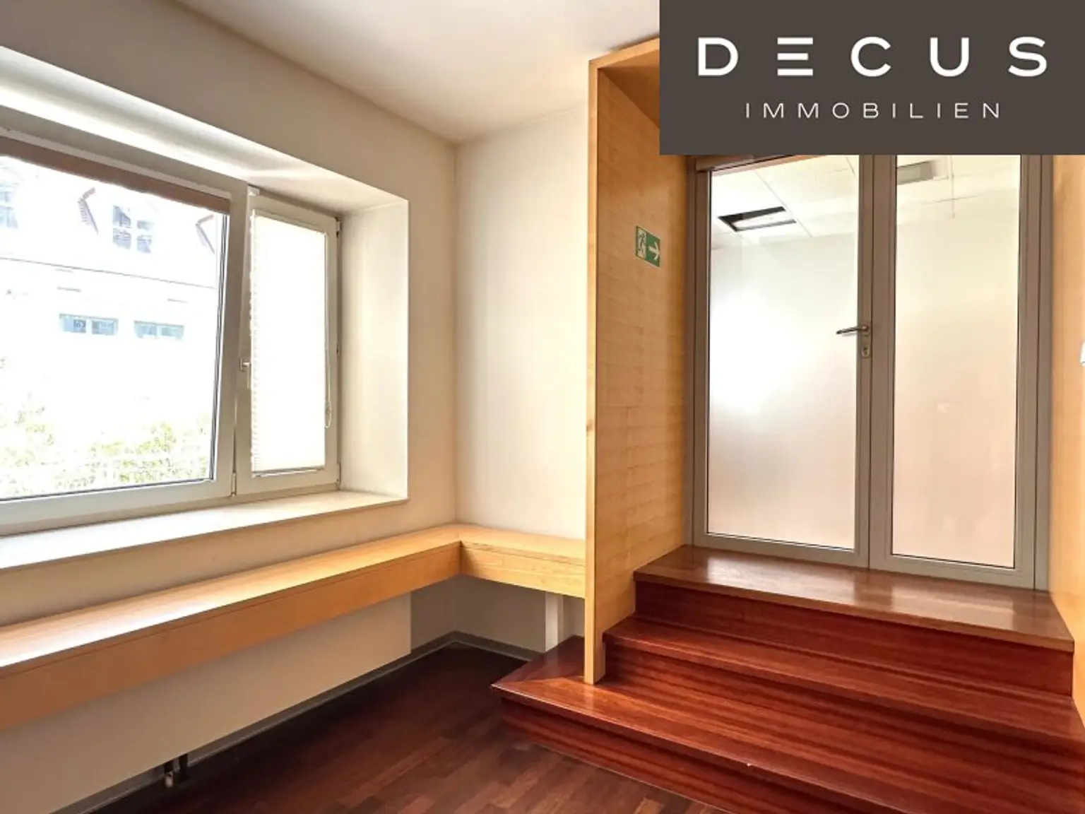 + + + NUSSDORFER PLATZ + + + hochwertiges 3-Raum-Büro + + +