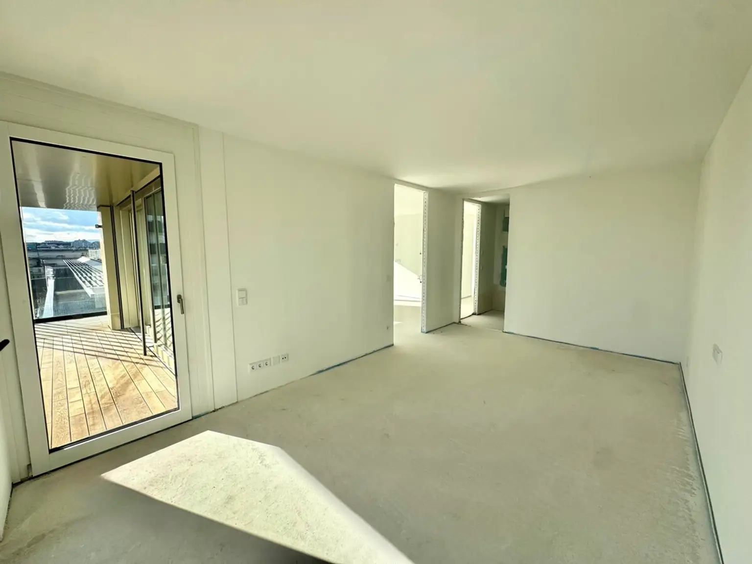 Elevate Your Lifestyle - 9. Stock direkt am Hauptbahnhof: Provisionsfrei