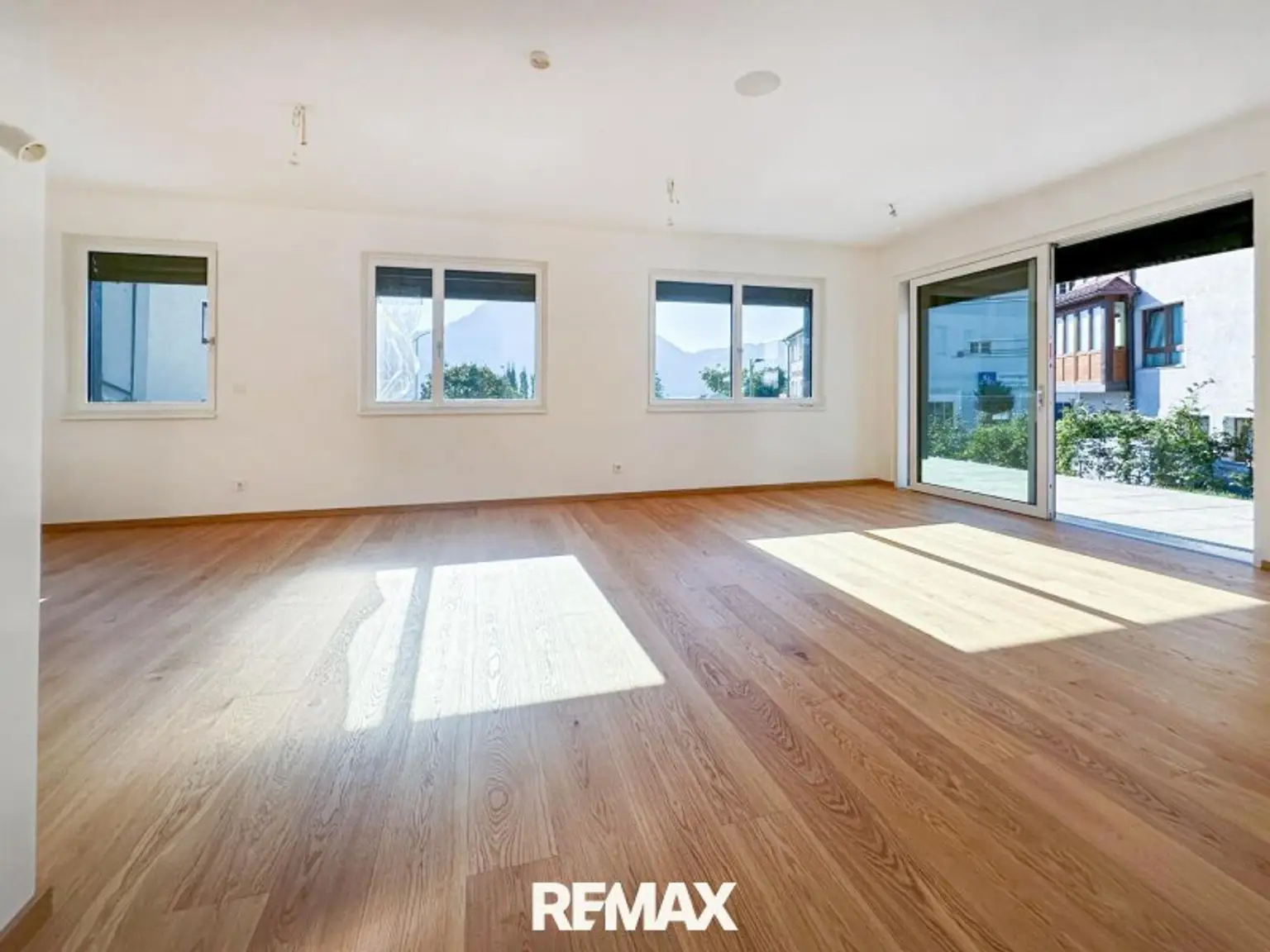 Wohnzimmer mit Ausgang auf die Terrasse