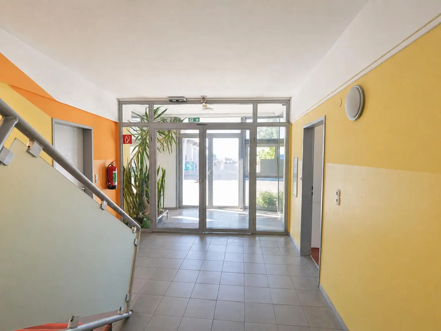 Eingang Bürogebäude