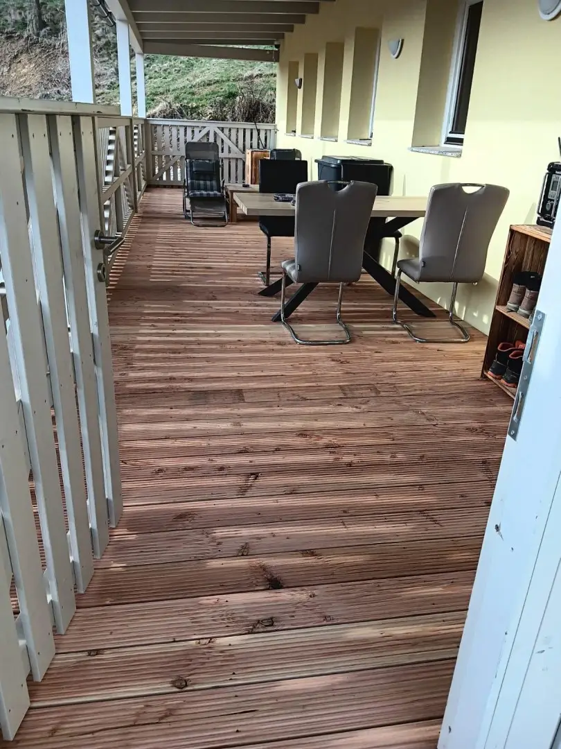 großer Balkon nach Westen