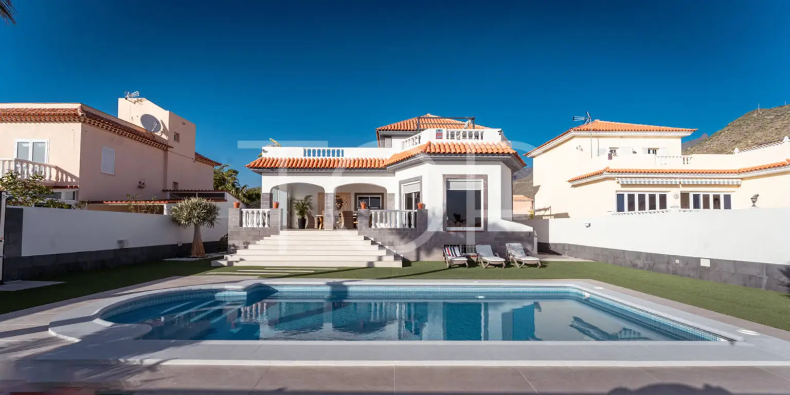 Fantástica villa con jardín y piscina privada en la zona privilegiada de El Madroñal